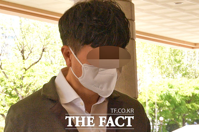 연료를 횡령한 혐의로 기소된 방송인 박수홍의 친형이 2심에서도 실형을 선고받고 법정구속됐다./더팩트 DB