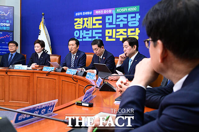 최고위원 회의 주재하는 정청래 대표.