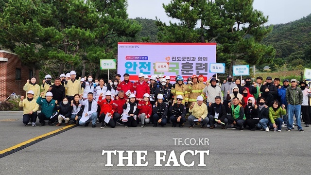 진도군이 안전한국훈련을 실시하고 있다. /진도군