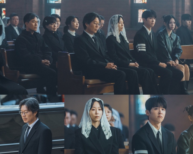 JTB C새 금요시리즈 '러브 미' 제작진이 모든 이야기의 출발점이 되는 장례 미사 현장 스틸컷을 공개했다./JTBC·SLL·하우픽쳐스