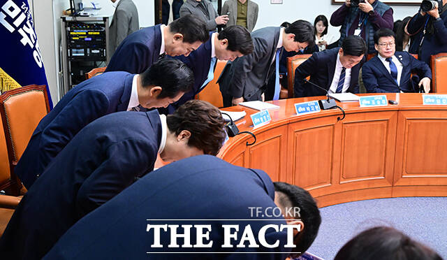 최고위원 회의 주재하는 정청래 대표.