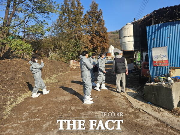 금산군 가축 분뇨 배출시설 점검 모습. /금산군