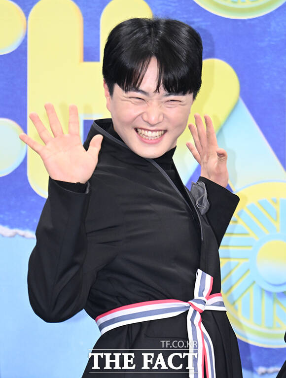 개그콘서트 34기 신인 개그맨들이 20일 오후 서울 영등포구 여의도 KBS 신관에서 열린 'KBS 연예대상' 포토월에 참석해 포즈를 취하고 있다. /박헌우 기자