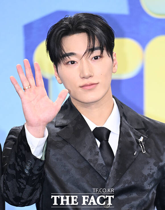 그룹 에이티즈가 20일 오후 서울 영등포구 여의도 KBS 신관에서 열린 'KBS 연예대상' 포토월에 참석해 포즈를 취하고 있다. /박헌우 기자