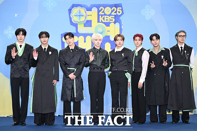 그룹 에이티즈가 20일 오후 서울 영등포구 여의도 KBS 신관에서 열린 'KBS 연예대상' 포토월에 참석해 포즈를 취하고 있다. /박헌우 기자