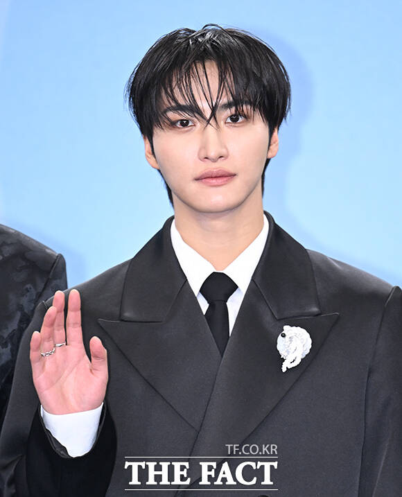 그룹 에이티즈가 20일 오후 서울 영등포구 여의도 KBS 신관에서 열린 'KBS 연예대상' 포토월에 참석해 포즈를 취하고 있다. /박헌우 기자