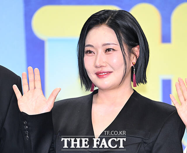 '개는 훌륭하다' 조재호, 최민혁, 양은수, 김현주, 권혁필, 이웅종, 영탁(왼쪽부터)이 20일 오후 서울 영등포구 여의도 KBS 신관에서 열린 'KBS 연예대상' 포토월에 참석해 포즈를 취하고 있다. /박헌우 기자