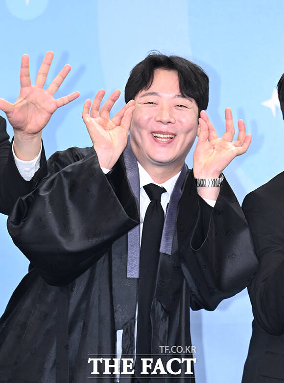 개그콘서트 34기 신인 개그맨들이 20일 오후 서울 영등포구 여의도 KBS 신관에서 열린 'KBS 연예대상' 포토월에 참석해 포즈를 취하고 있다. /박헌우 기자