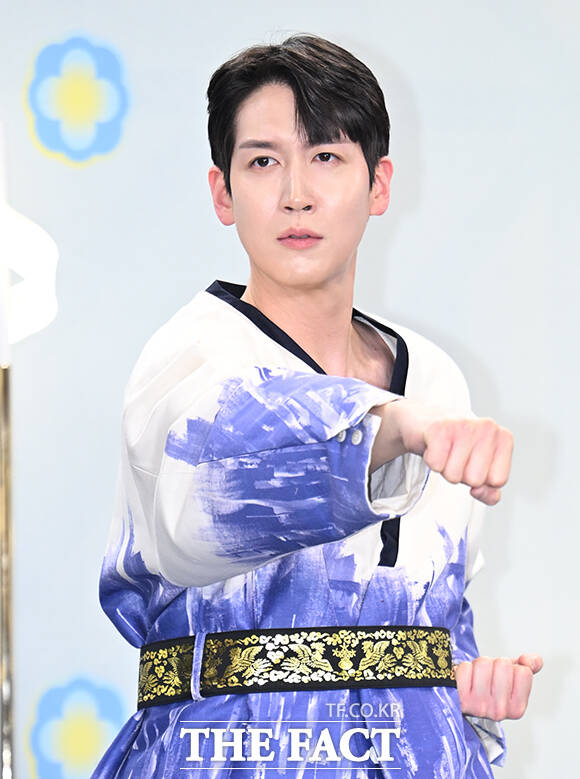 개그콘서트 34기 신인 개그맨들이 20일 오후 서울 영등포구 여의도 KBS 신관에서 열린 'KBS 연예대상' 포토월에 참석해 포즈를 취하고 있다. /박헌우 기자