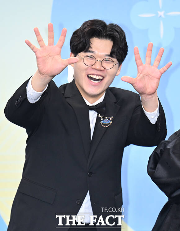 개그콘서트 34기 신인 개그맨들이 20일 오후 서울 영등포구 여의도 KBS 신관에서 열린 'KBS 연예대상' 포토월에 참석해 포즈를 취하고 있다. /박헌우 기자