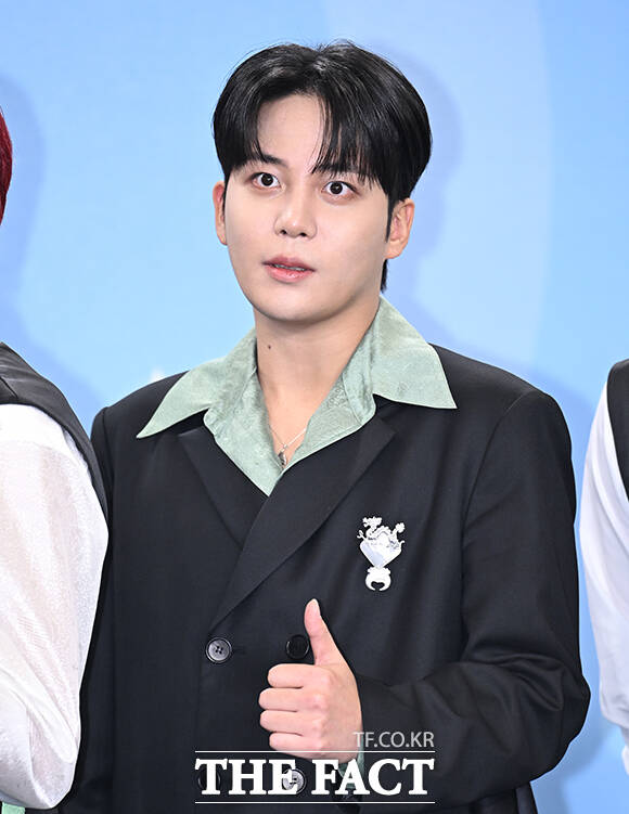 그룹 에이티즈가 20일 오후 서울 영등포구 여의도 KBS 신관에서 열린 'KBS 연예대상' 포토월에 참석해 포즈를 취하고 있다. /박헌우 기자