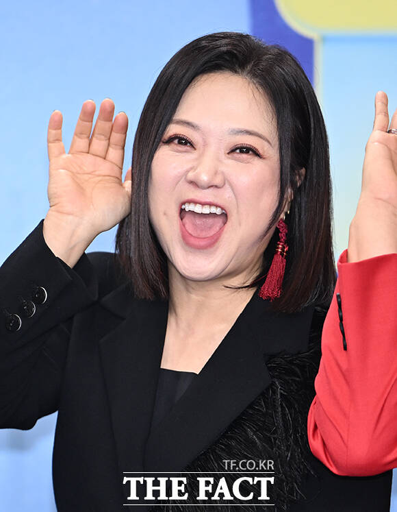 '사장님 귀는 당나귀 귀' 전현무와 김숙, 정지선, 정호영, 이순실, 데이비드 리, 엄지인(왼쪽부터)이 20일 오후 서울 영등포구 여의도 KBS 신관에서 열린 'KBS 연예대상' 포토월에 참석해 포즈를 취하고 있다. /박헌우 기자