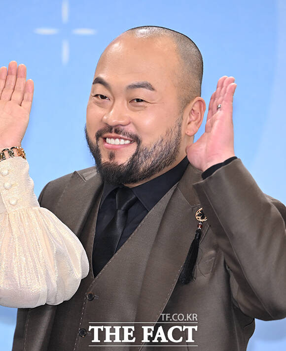 '사장님 귀는 당나귀 귀' 전현무와 김숙, 정지선, 정호영, 이순실, 데이비드 리, 엄지인(왼쪽부터)이 20일 오후 서울 영등포구 여의도 KBS 신관에서 열린 'KBS 연예대상' 포토월에 참석해 포즈를 취하고 있다. /박헌우 기자