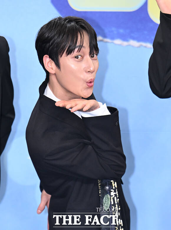 개그콘서트 34기 신인 개그맨들이 20일 오후 서울 영등포구 여의도 KBS 신관에서 열린 'KBS 연예대상' 포토월에 참석해 포즈를 취하고 있다. /박헌우 기자