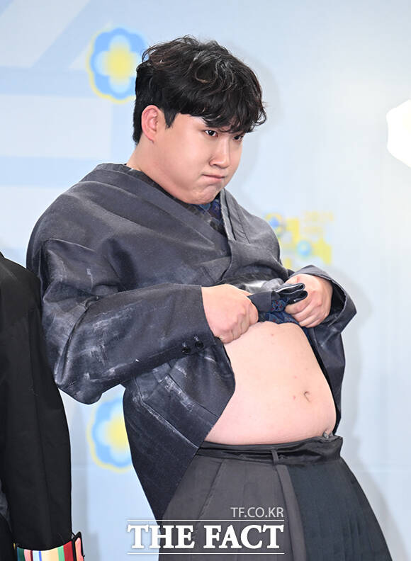 개그콘서트 34기 신인 개그맨들이 20일 오후 서울 영등포구 여의도 KBS 신관에서 열린 'KBS 연예대상' 포토월에 참석해 포즈를 취하고 있다. /박헌우 기자