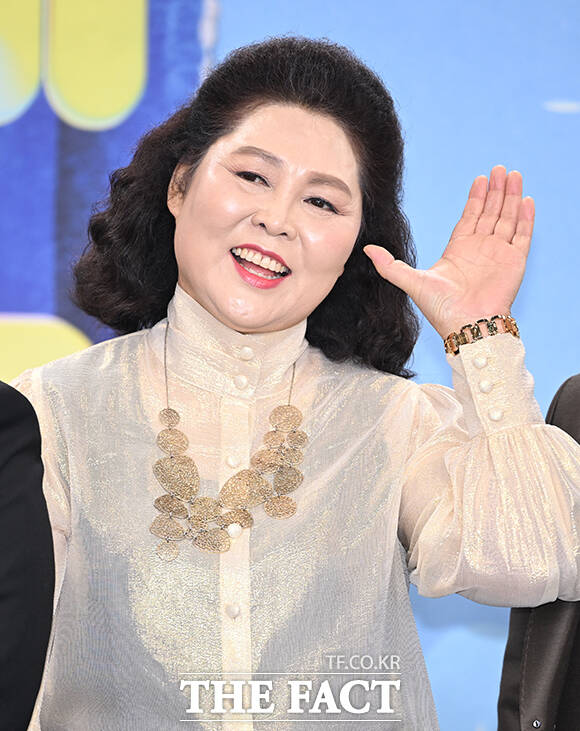 '사장님 귀는 당나귀 귀' 전현무와 김숙, 정지선, 정호영, 이순실, 데이비드 리, 엄지인(왼쪽부터)이 20일 오후 서울 영등포구 여의도 KBS 신관에서 열린 'KBS 연예대상' 포토월에 참석해 포즈를 취하고 있다. /박헌우 기자