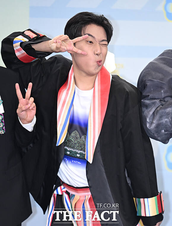 개그콘서트 34기 신인 개그맨들이 20일 오후 서울 영등포구 여의도 KBS 신관에서 열린 'KBS 연예대상' 포토월에 참석해 포즈를 취하고 있다. /박헌우 기자