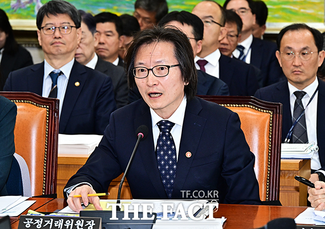 주병기 공정거래위원장(사진)이 19일 대규모 개인정보 유출 사태를 일으킨 쿠팡에 대한 영업정지 처분 가능성을 열어놓고 있다고 밝혔다./배정한 기자