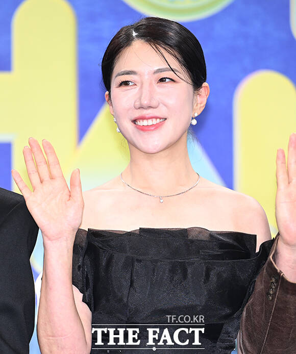 '개는 훌륭하다' 조재호, 최민혁, 양은수, 김현주, 권혁필, 이웅종, 영탁(왼쪽부터)이 20일 오후 서울 영등포구 여의도 KBS 신관에서 열린 'KBS 연예대상' 포토월에 참석해 포즈를 취하고 있다. /박헌우 기자