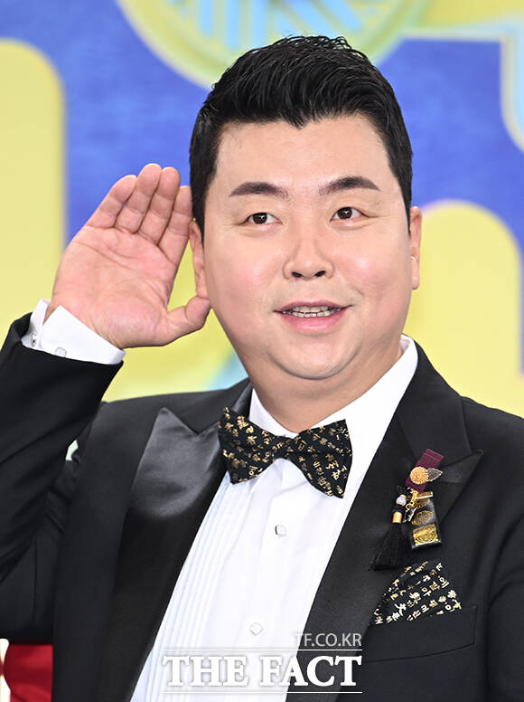 '사장님 귀는 당나귀 귀' 전현무와 김숙, 정지선, 정호영, 이순실, 데이비드 리, 엄지인(왼쪽부터)이 20일 오후 서울 영등포구 여의도 KBS 신관에서 열린 'KBS 연예대상' 포토월에 참석해 포즈를 취하고 있다. /박헌우 기자