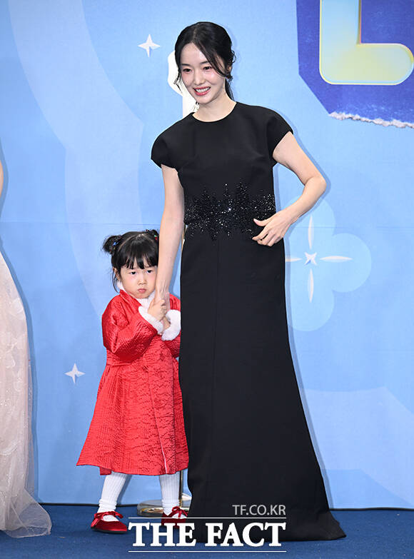 '신상출시 편스토랑' 이찬원과 김강우, 효정, 이정현, 김재중, 이연복, 붐(왼쪽부터)이 20일 오후 서울 영등포구 여의도 KBS 신관에서 열린 'KBS 연예대상' 포토월에 참석해 포즈를 취하고 있다. /박헌우 기자