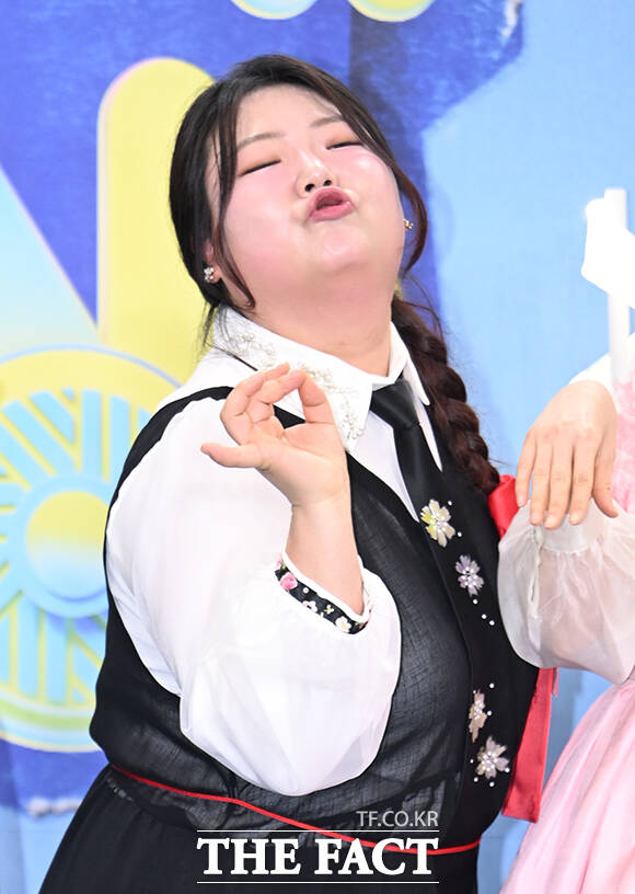 개그콘서트 34기 신인 개그맨들이 20일 오후 서울 영등포구 여의도 KBS 신관에서 열린 'KBS 연예대상' 포토월에 참석해 포즈를 취하고 있다. /박헌우 기자