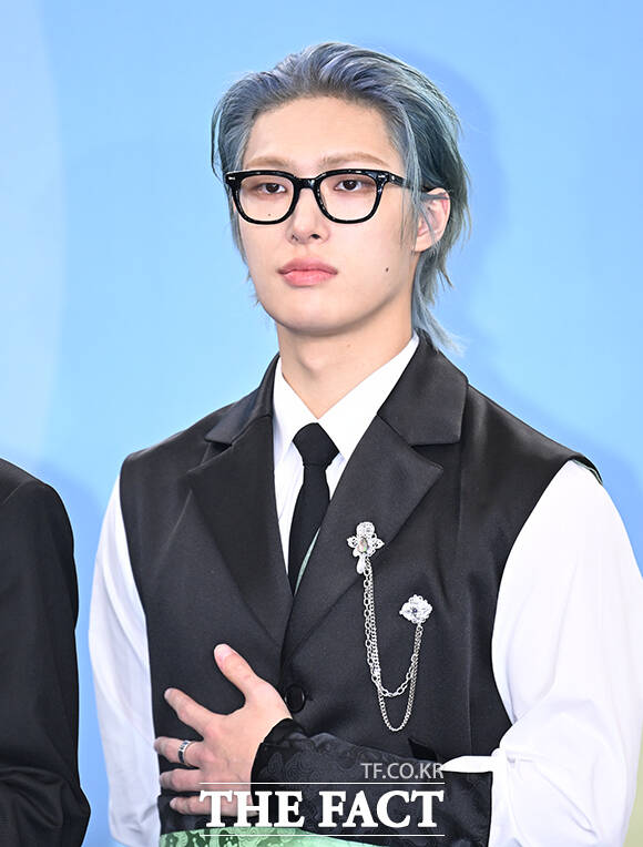 그룹 에이티즈가 20일 오후 서울 영등포구 여의도 KBS 신관에서 열린 'KBS 연예대상' 포토월에 참석해 포즈를 취하고 있다. /박헌우 기자