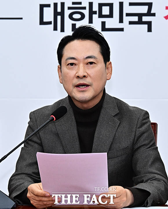장동혁 국민의힘 대표가 이재명 대통령의 북한에 대한 태도 등을 짚으며 정신 차리시라고 지적했다. /배정한 기자