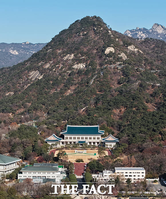 대통령 집무실 이전을 앞둔 21일 오전 서울 종로구 청와대의 모습이 보이고 있다. /박헌우 기자