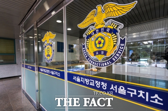 이재명 대통령 취임 이후 가석방을 확대하고 있다는 취지의 정성호 법무부 장관 발언이 논란이 되자 법무부가 교정시설 과밀 수용에 신속히 대응하고자 가석방을 확대 추진하고 있다고 해명했다. /국회사진취재단