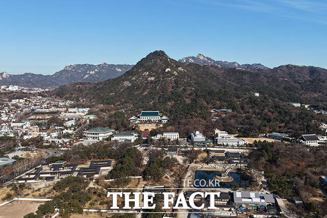 대통령 집무실 이전을 앞둔 21일 오전 서울 종로구 청와대의 모습이 보이고 있다. /박헌우 기자