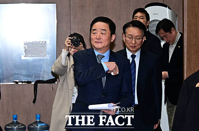 강득구 더불어민주당 의원이 조국혁신당의 대법원 예규 환영 발언에 조희대 체제 사법부를 지지하겠다는 선언이라고 비난했다. /배정한 기자