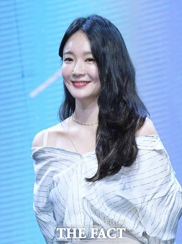 다비치 강민경이 '주사 이모'와 관련이 있는 게 아니냐는 의혹에 대해 