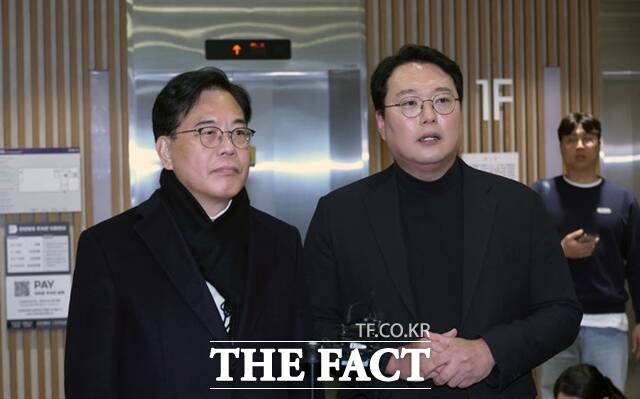 송언석 국민의힘 원내대표(왼쪽)와 천하람 개혁신당 원내대표가 통일교 특검법 발의를 위한 오찬 회동을 진행했다. /AP. 뉴시스