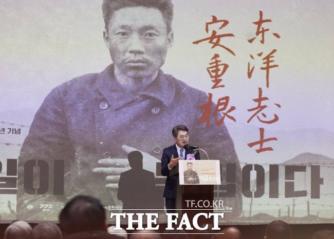 안중근 의사의 유묵 장탄일성 선조일본을 처음 공개한 지난 20일 안중근 의사 특별전 개막식에서 김동연 지사가 인사말을 하고 있다. /경기도