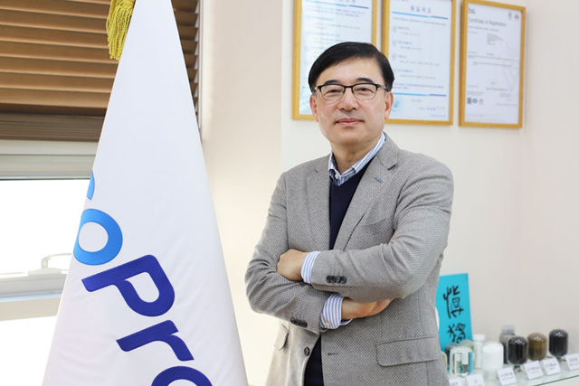 에코프로는 사장 1명, 부사장 4명, 상무 5명, 전문가(EP) 1명 등 총 11명을 승진시키는 사장단 및 임원 인사를 실시했다고 22일 밝혔다. 이번 인사에서 박석회 에코프로씨엔지 대표는 사장으로 승진했다. /에코프로