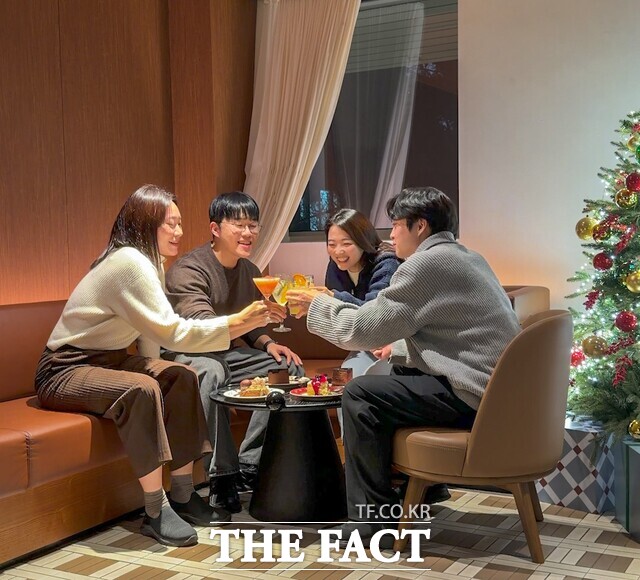 스타벅스 코리아가 저녁 6시 이후 케이크 혹은 샌드위치를 제조음료와 함께 구매 시 제조 음료를 30% 할인해 제공하는 굿 이브닝 프로그램을 올해 연말까지 운영한다. /스타벅스