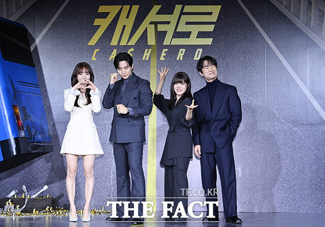 배우 이채민과, 김혜준, 이준호, 김향기, 김병철, 강한나(왼쪽부터)가 22일 오전 서울 강남구 웨스틴 서울 파르나스에서 열린 넷플릭스 새 시리즈 '캐셔로' 제작발표회에 참석해 포즈를 취하고 있다. /박헌우 기자