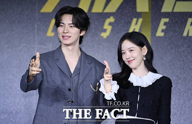 배우 이채민과, 김혜준, 이준호, 김향기, 김병철, 강한나(왼쪽부터)가 22일 오전 서울 강남구 웨스틴 서울 파르나스에서 열린 넷플릭스 새 시리즈 '캐셔로' 제작발표회에 참석해 포즈를 취하고 있다. /박헌우 기자