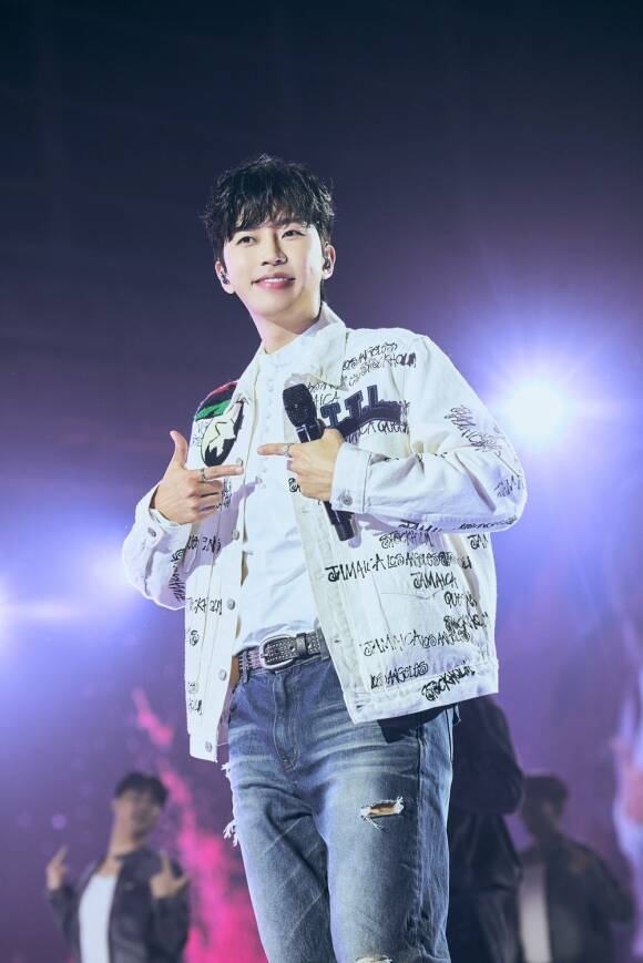 가수 임영웅이 광주에서 전국투어 콘서트를 개최하며 영웅시대와 함께 2025년을 마무리했다. /물고기뮤직