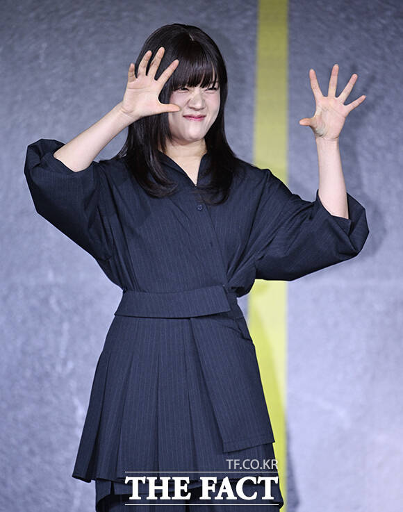 배우 김향기가 22일 오전 서울 강남구 웨스틴 서울 파르나스에서 열린 넷플릭스 새 시리즈 '캐셔로' 제작발표회에 참석해 포즈를 취하고 있다. /박헌우 기자