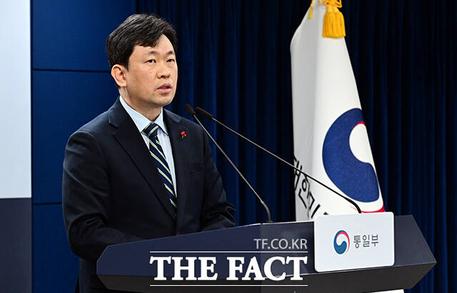 윤민호 통일부 대변인이 22일 오전 서울 종로구 정부서울청사에서 현안 관련 정례브리핑을 하고 있다. /임영무 기자