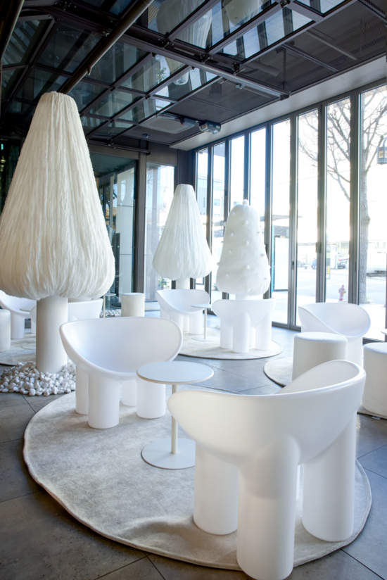 동서식품이 운영하는 서울 한남동 커피 복합문화공간 '맥심플랜트'가 연말을 맞아 새로 인테리어를 꾸렸다. 이번에는 겨울 감성을 담은 '윈터 블렌드' 에스프레소와 아메리카노를 맛볼 수 있다. /동서식품