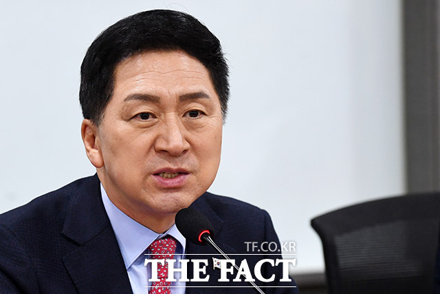 김건희 여사에게 로저비비에 가방을 선물한 의혹을 받는 김기현 국민의힘 의원이 약 11시간30분 동안 민중기 특별검사팀 조사를 받았다. /남용희 기자