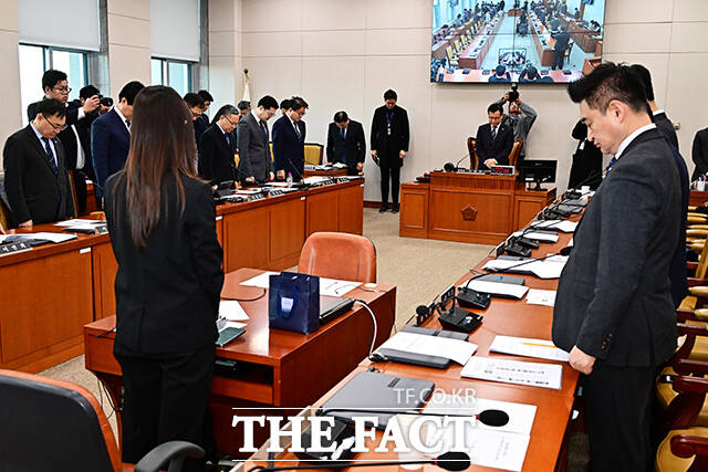 이양수 국조특위 위원장이 22일 오전 서울 여의도 국회에서 열린 ’12.29 여객기 참사 진상규명을 위한 국정조사특별위원회’ 전체회의에 참석해 안건을 의결하고 있다. /국회=배정한 기자