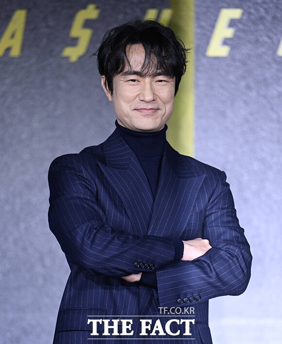 배우 이채민과, 김혜준, 이준호, 김향기, 김병철, 강한나(왼쪽부터)가 22일 오전 서울 강남구 웨스틴 서울 파르나스에서 열린 넷플릭스 새 시리즈 '캐셔로' 제작발표회에 참석해 포즈를 취하고 있다. /박헌우 기자