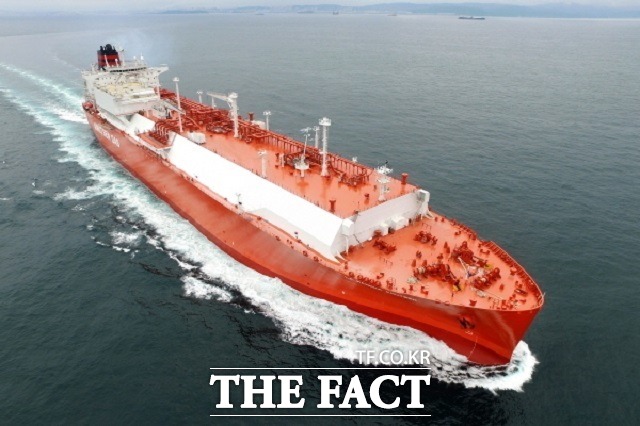 산업통상부는 LNG 화물창 국산화 워킹그룹 킥오프회의를 22일 개최했다. 사진은 현대중공업 LNG 운반선. / 현대중공업