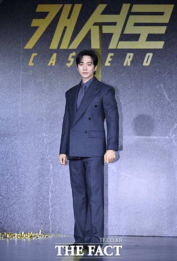 배우 이채민과, 김혜준, 이준호, 김향기, 김병철, 강한나(왼쪽부터)가 22일 오전 서울 강남구 웨스틴 서울 파르나스에서 열린 넷플릭스 새 시리즈 '캐셔로' 제작발표회에 참석해 포즈를 취하고 있다. /박헌우 기자