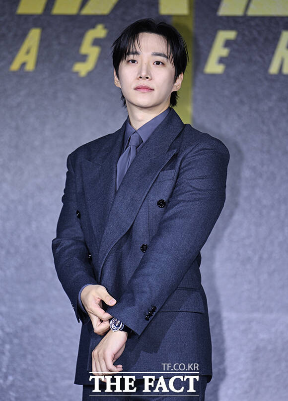 배우 이준호가 22일 오전 서울 강남구 웨스틴 서울 파르나스에서 열린 넷플릭스 새 시리즈 '캐셔로' 제작발표회에 참석해 포즈를 취하고 있다. /박헌우 기자