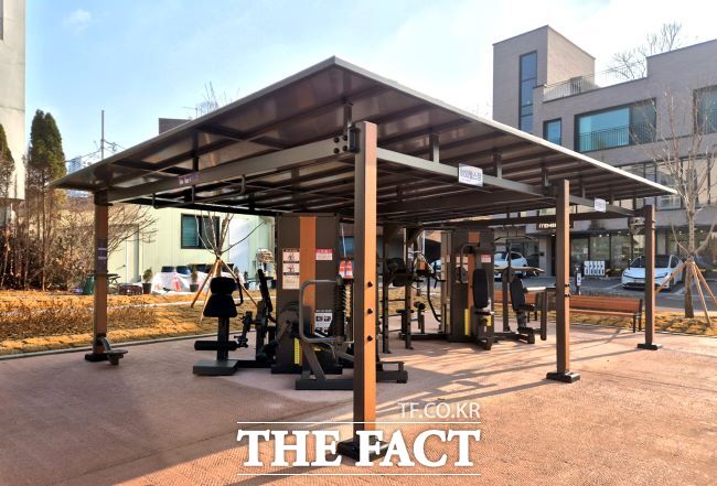 과천시 찬우물 어린이공원에 조성된 체육시설. /과천시